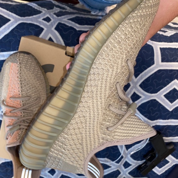 Yeezy V2 - Picture 5 of 7